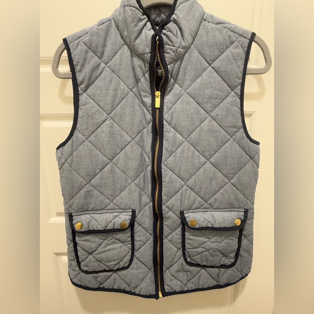 CREMIEUX. Women’s Quilted Vest. Nautical Navy/Blue Chambray. Size - medium.